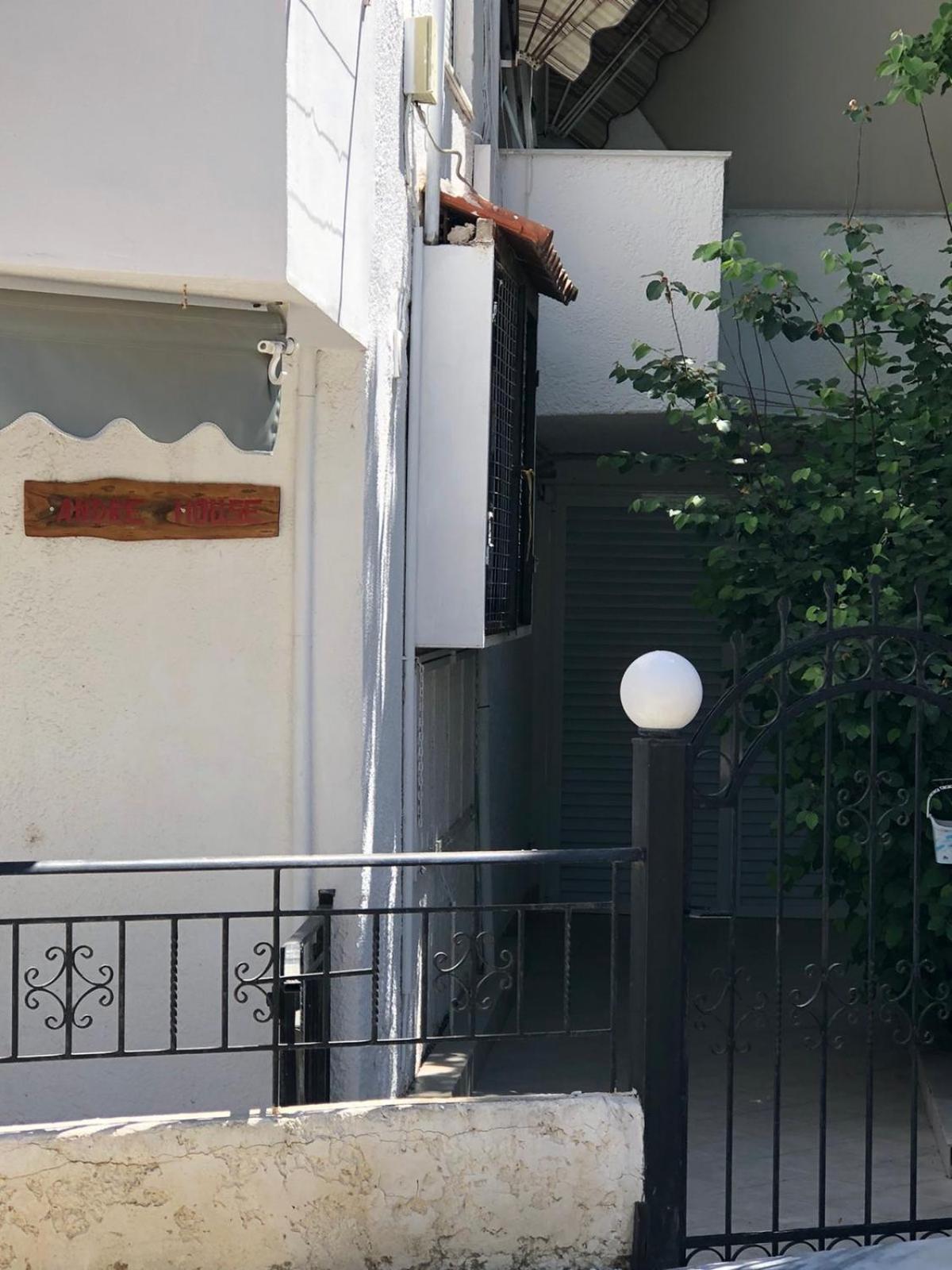 Andres House Polychrono